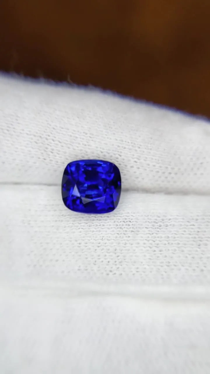 4.03ct Cushion Natural Sapphire (Colour Blue, Clarity Eye Clean, Cut Faceted)