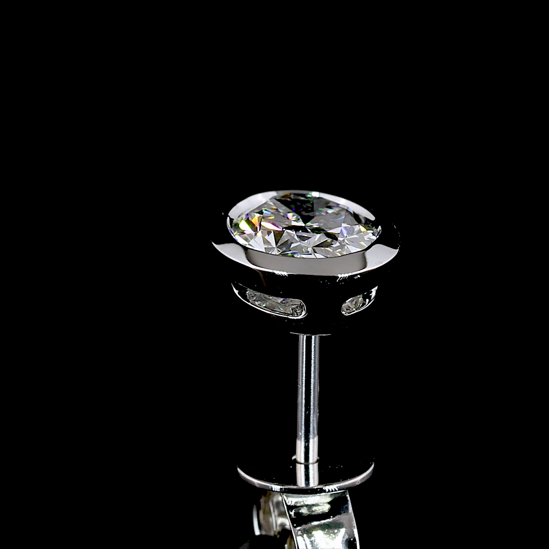 Pendientes solitarios de diamante cultivado en laboratorio de corte ovalado de 2.01ct