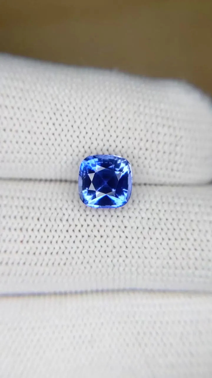 3.13ct Cushion Natural Sapphire (Colour Blue, Clarity Eye Clean, Cut Faceted)