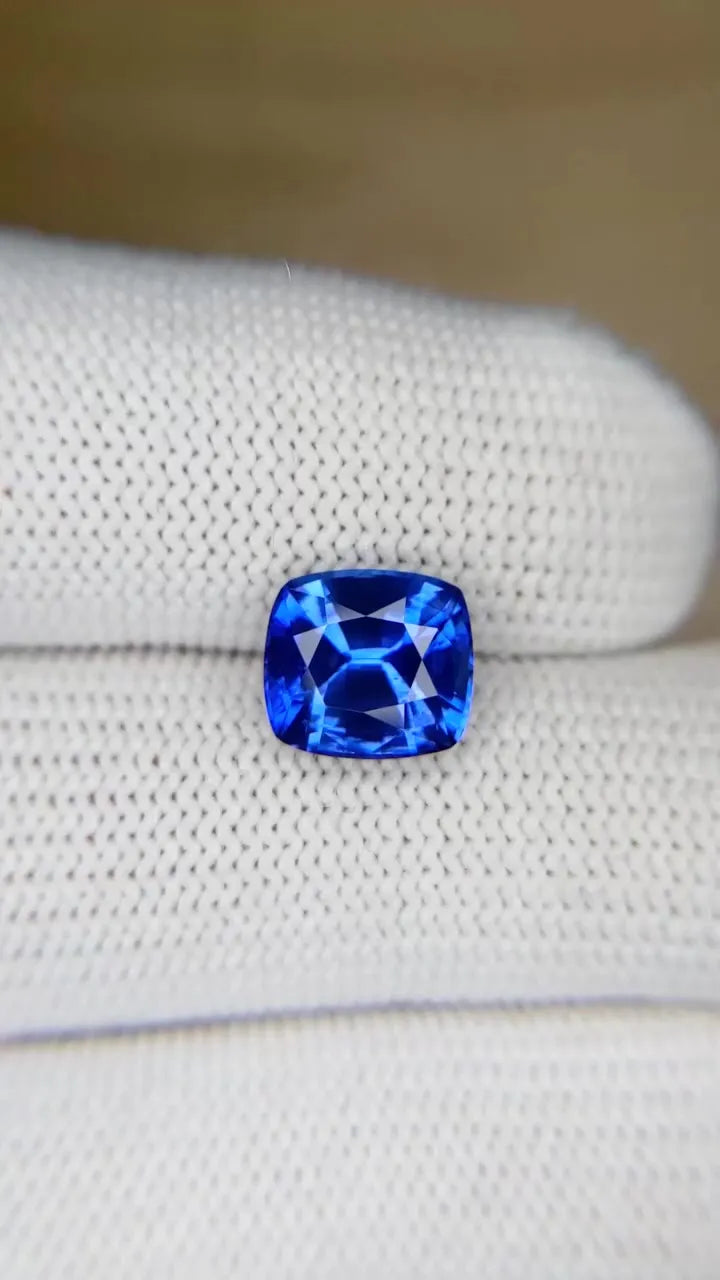 3.53ct Cushion Natural Sapphire (Colour Blue, Clarity Eye Clean, Cut Faceted)